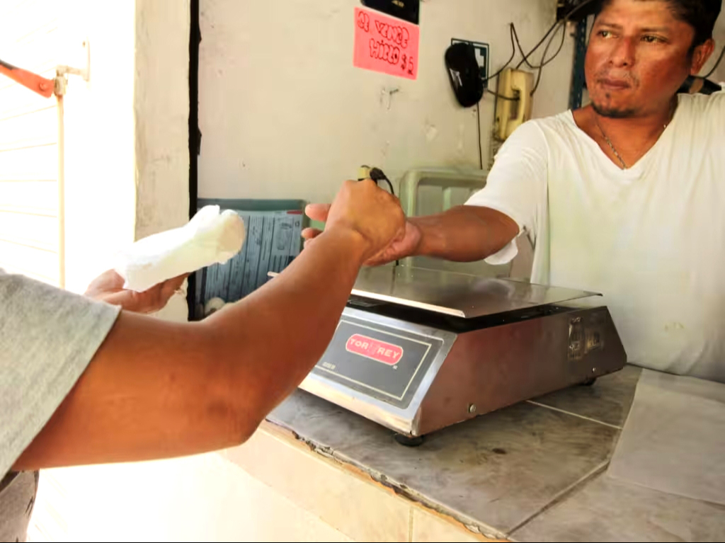 Comerciantes intentaron mantener precios, pero ya es insostenible.
