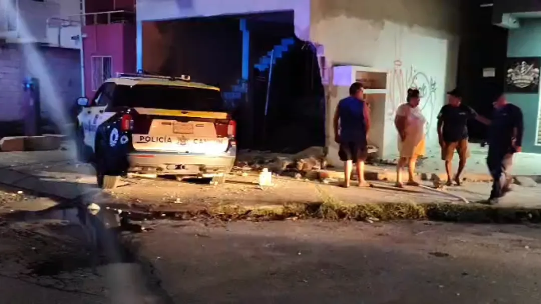 Vecinos denuncian daños tras choque de patrulla en Supermanzana 254