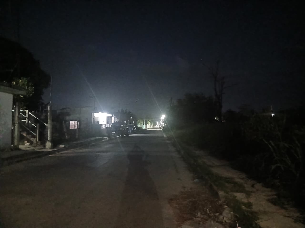 Vecinos denuncian riesgo para peatones.