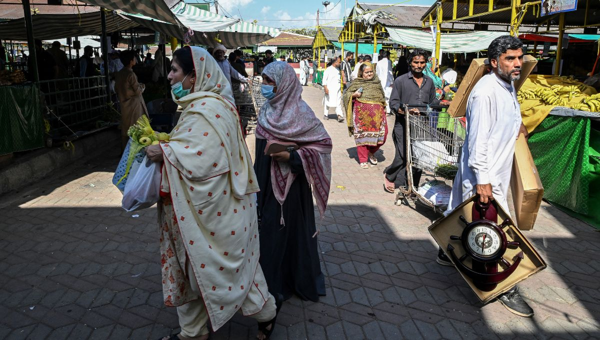 Tras más de un mes de enfrentamientos, algunos habitantes han retomado actividades básicas