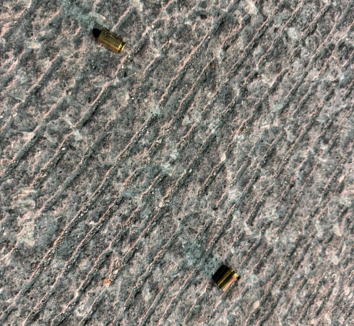 En el lugar quedaron esparcidos varios casquillos.