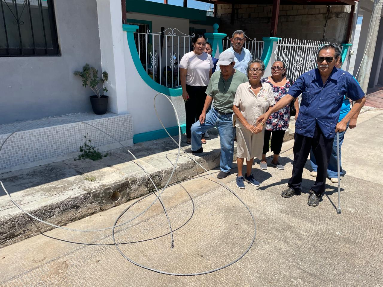 Reportan explosión previa, posiblemente en transformador cercano.