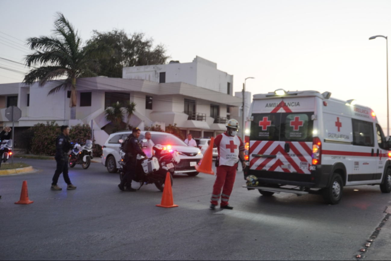 Un motociclista resultó lesionado tras ser atropellado en la avenida Adolfo Ruiz Cortines.