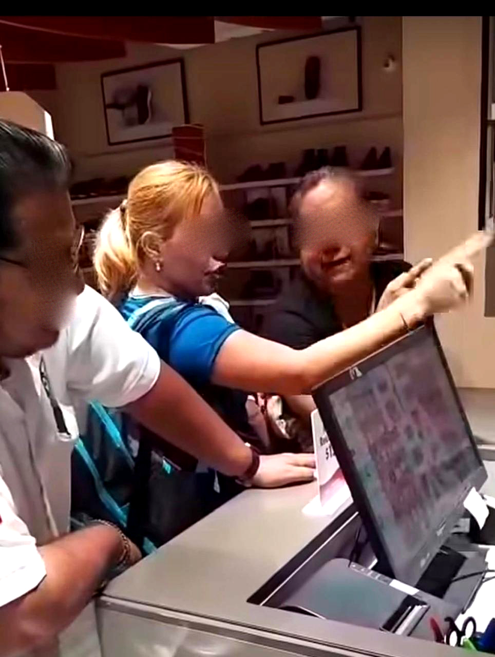 Exigen retiro de concesión a taxista agresor en Playa del Carmen