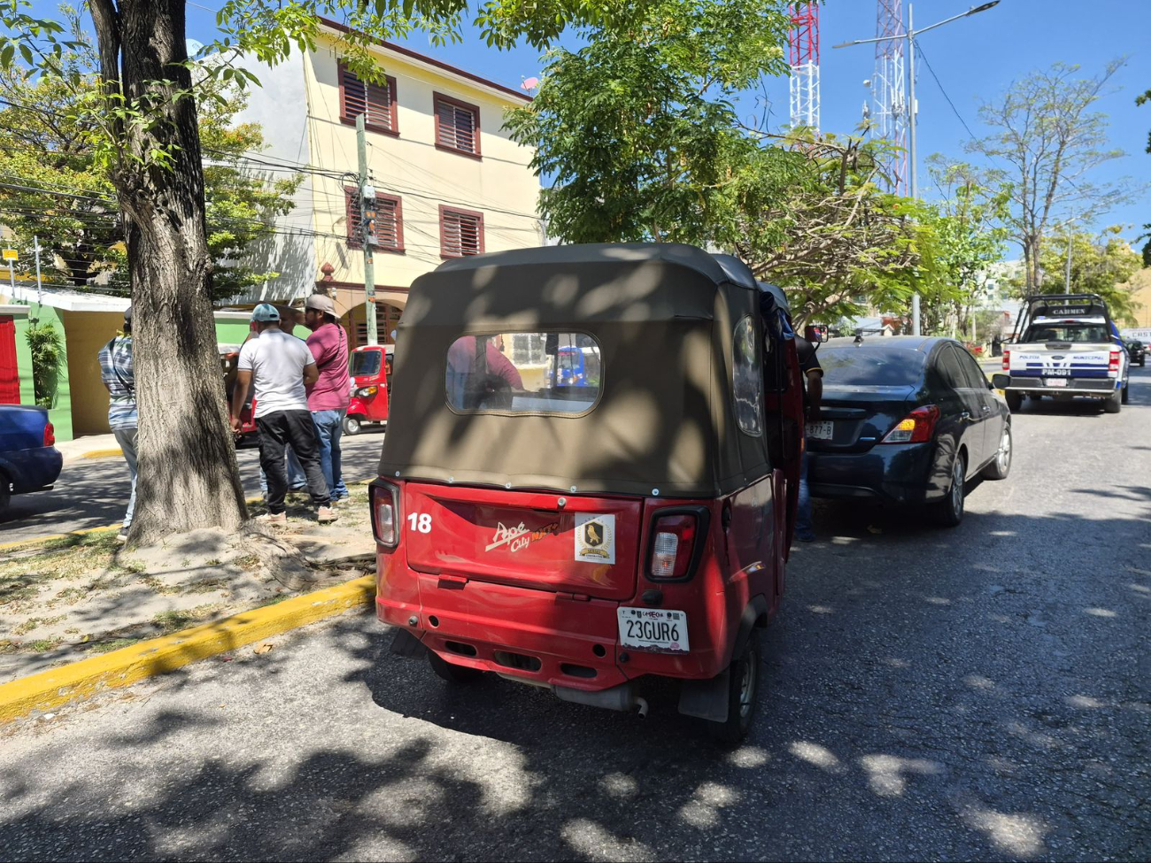 Ambas unidades resultaron con daños materiales.