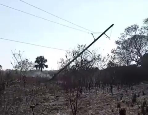 Incendio en zona cañera de Sihochac dañó un poste de alta tensión.