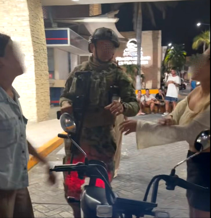 Un elemento de la Secretaría de Marina intentó mediar en el conflicto