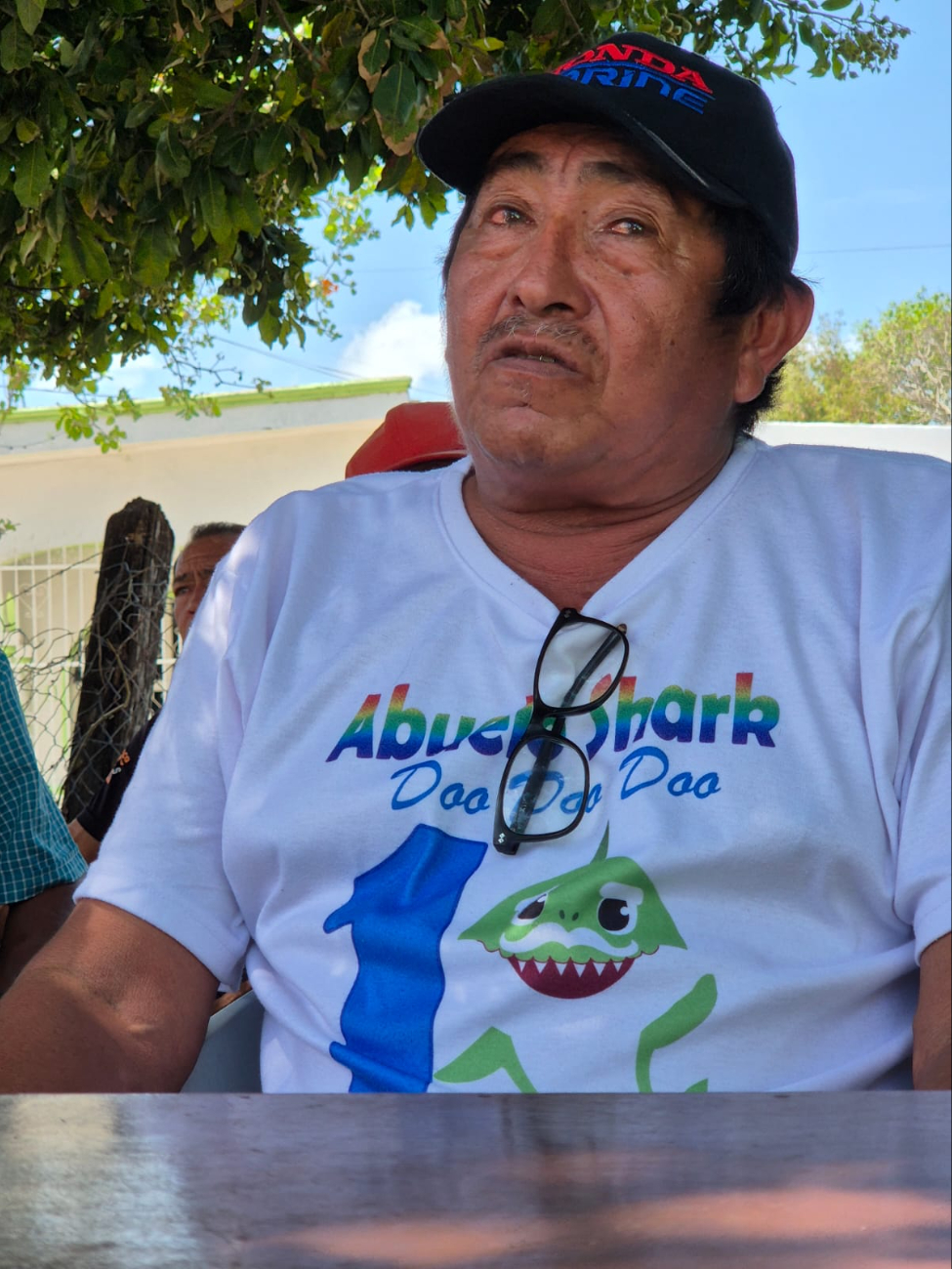 Acusan que lodo contaminado alejó a las especies del litoral.