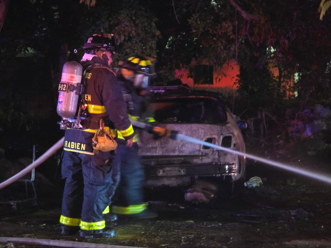 Cuerpos de emergencia acudieron al sitio para controlar el siniestro
