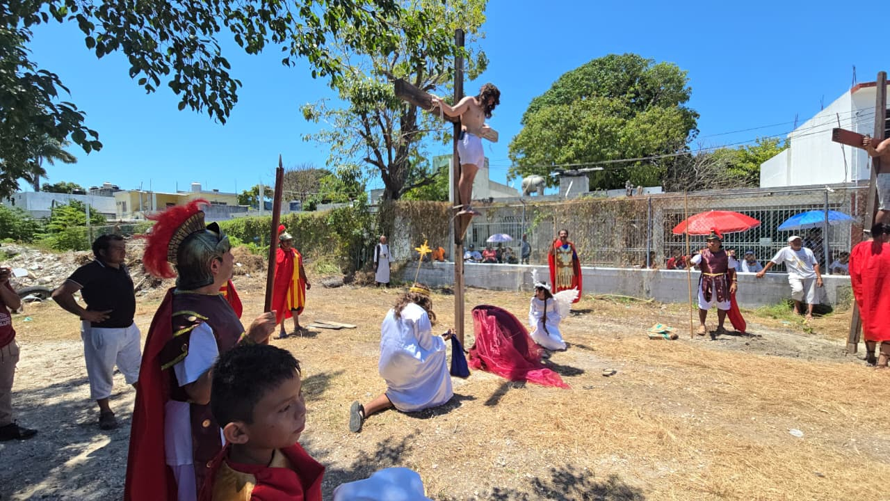 Alexis Valor Minaya representa a Jesús en el viacrucis 2026