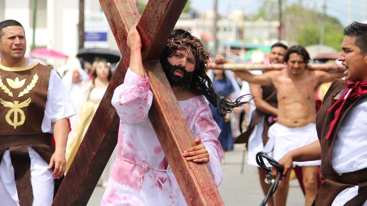 Ángel Eduardo Puc Lozano representó a Jesús en el Viacrucis de Pacabtún, Mérida