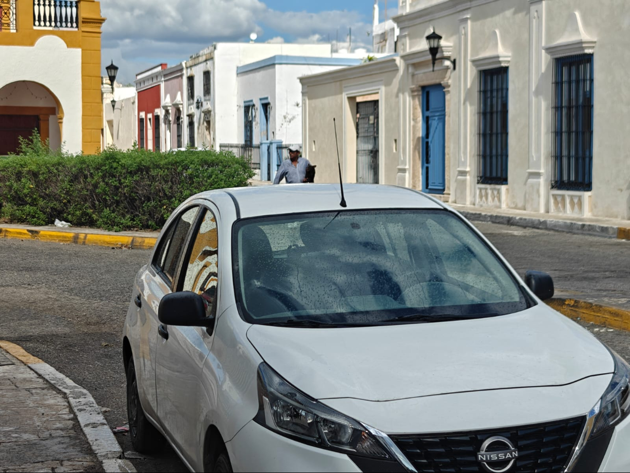 Devotos sorprendidos por lluvia a las 3 pm en Viernes Santo en Campeche