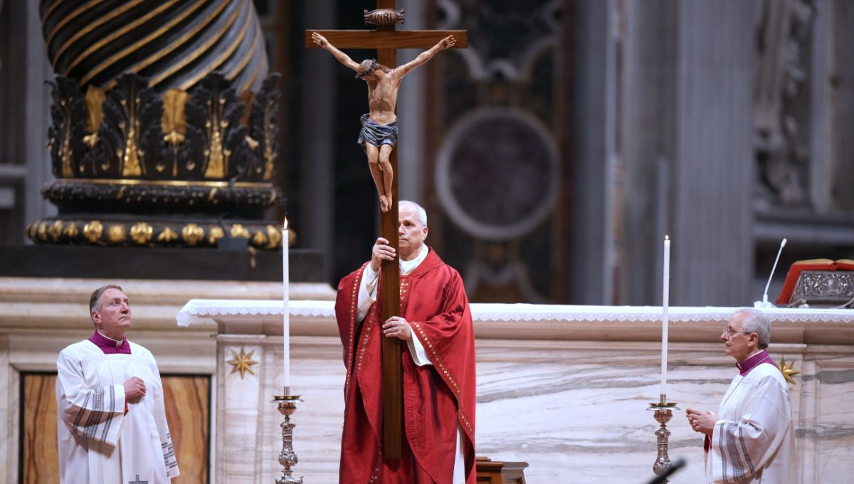 El Viacrucis es uno de los momentos más esperados de la Semana Santa, tanto por su carga simbólica como por la participación directa del Papa