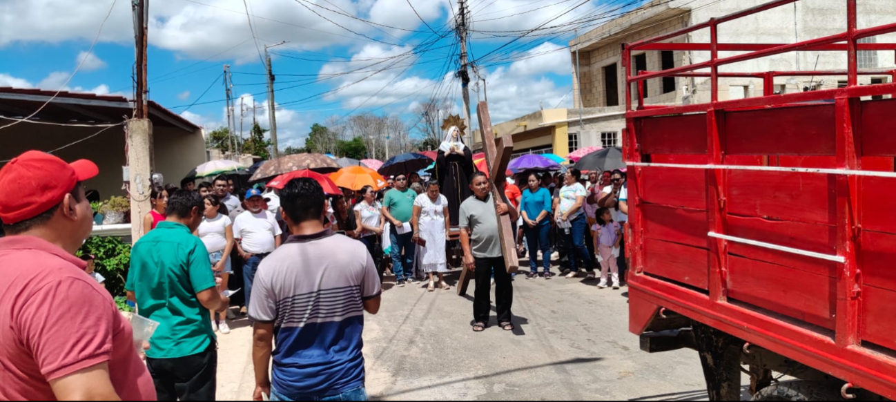En Dzitbalché, el viacrucis viviente ya no se realiza y fue sustituido por una procesión.