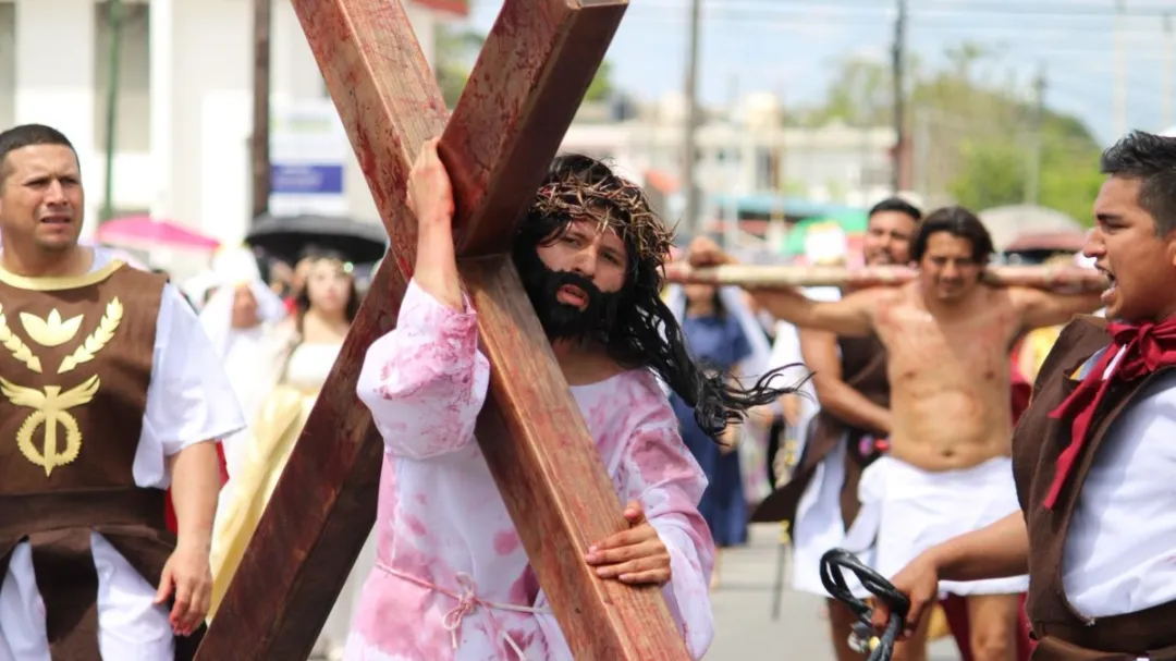 Ángel Eduardo Puc Lozano representó a Jesús en el Viacrucis de Pacabtún, Mérida