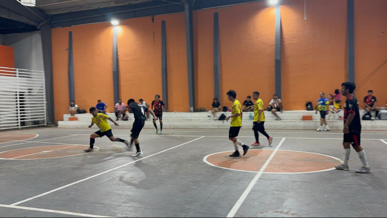 Panadería Manolo toma ventaja en el futsal nocturno; Chelas Sport lo sigue