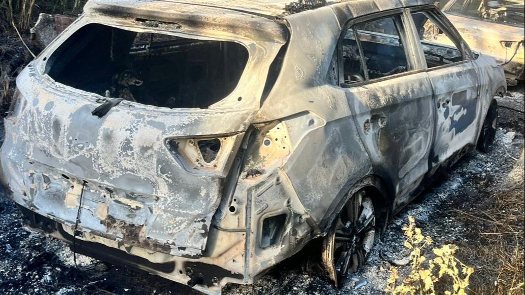 Autoridades aseguraron la zona donde fueron hallados dos vehículos completamente calcinados en un área de brechas en Chetumal