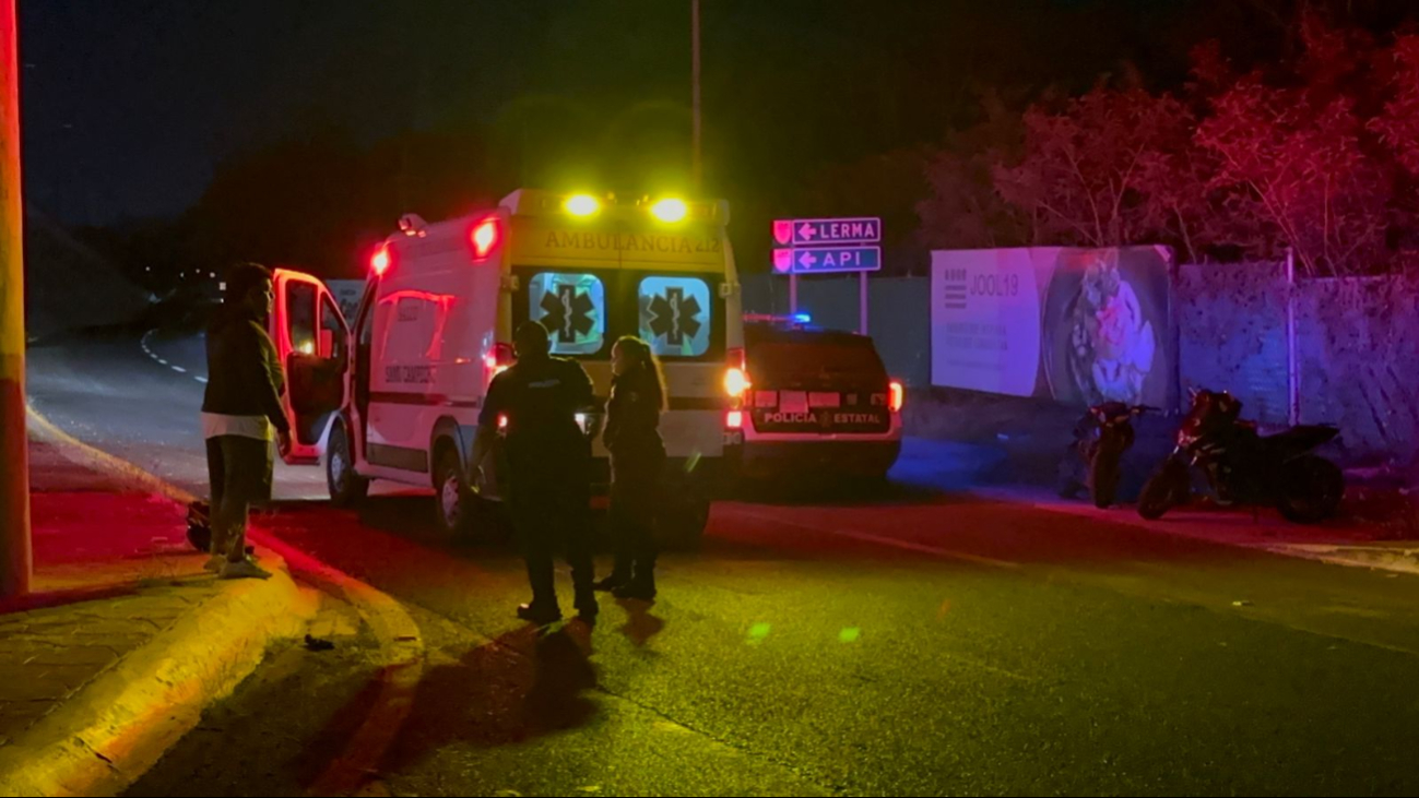 Motociclista derrapó en el periférico de Campeche.