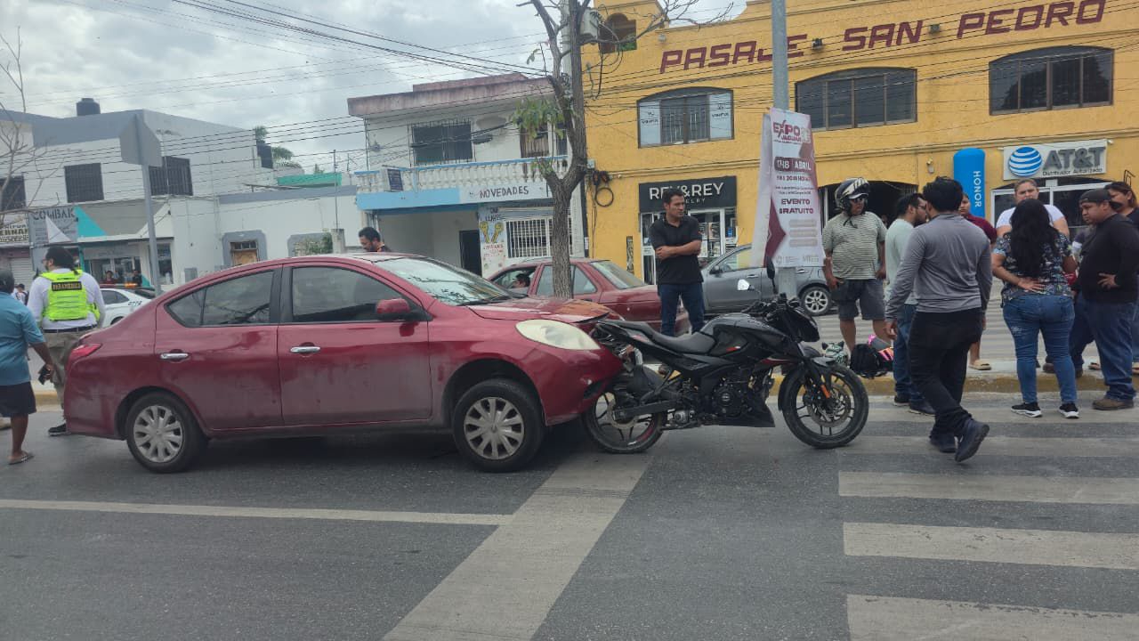 Accidente por alcance afecta tránsito en Campeche