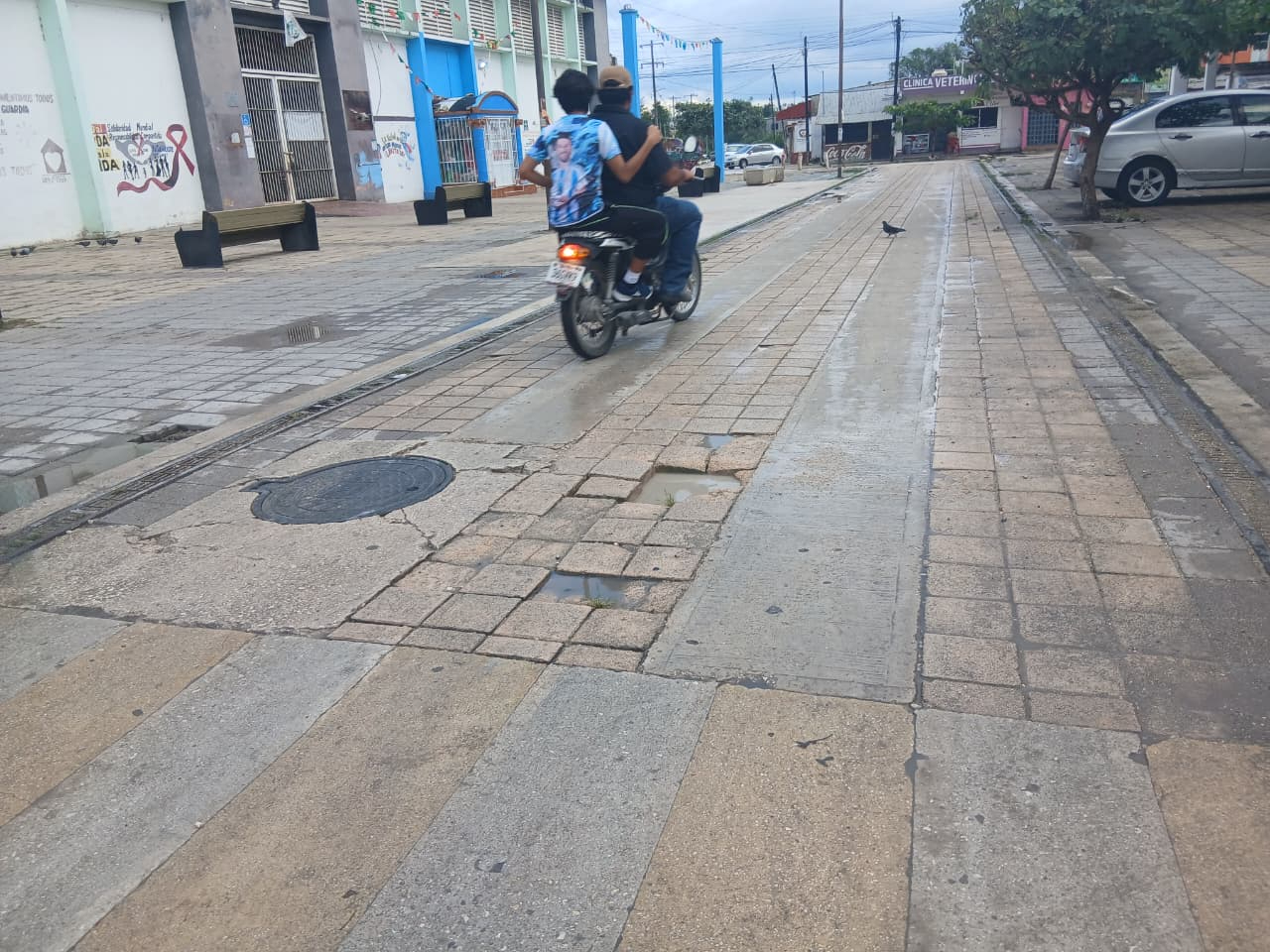 Está cerca del mercado José del Carmen González Salazar.