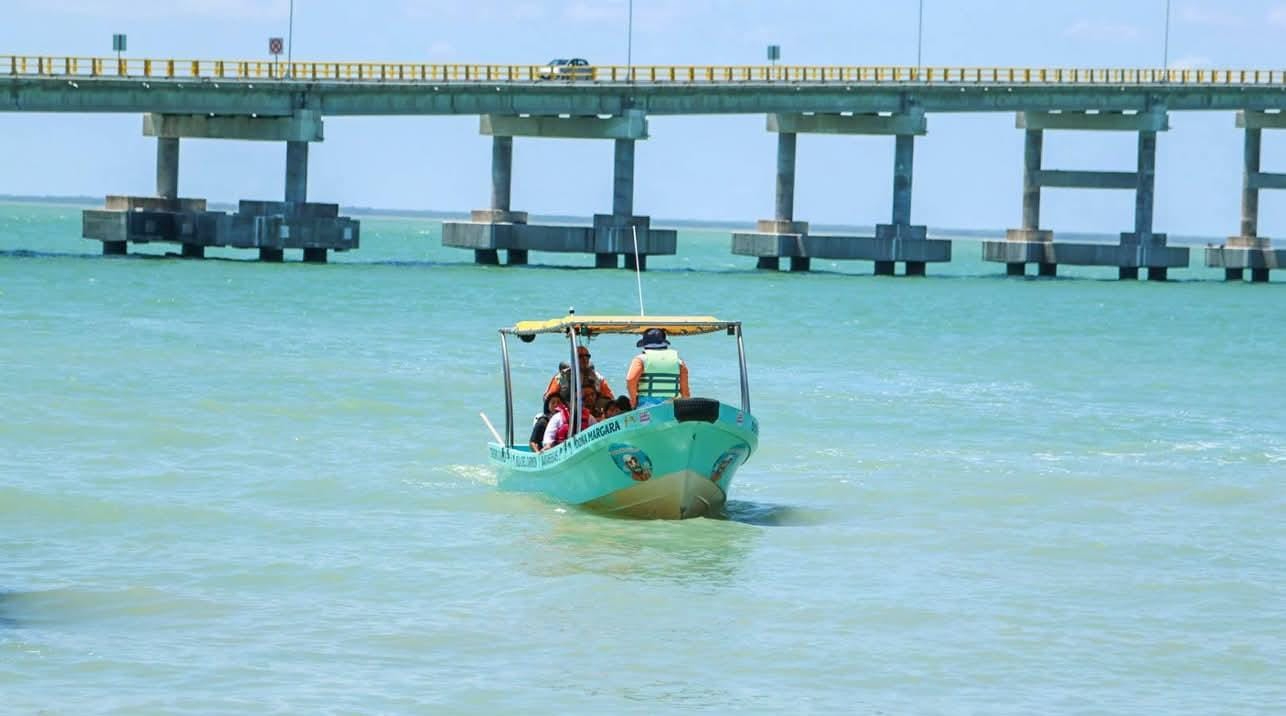 Paseos en lancha en la Laguna de Términos registran alta demanda.