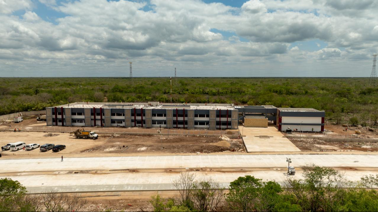 Supervisan avances finales de la Universidad Nacional Rosario Castellanos en Kanasín