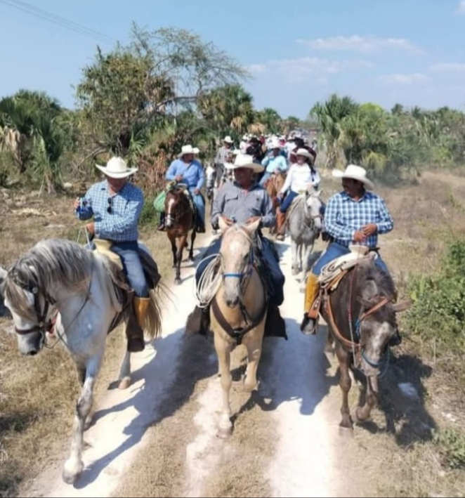La cabalgata formó parte de la Expo Feria Ganadera Sabancuy 2026.