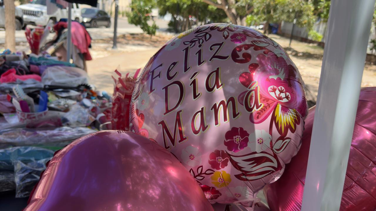Madres señalan que convivir con sus hijos es el mejor regalo, pues no pueden costear restaurantes ni compras especiales