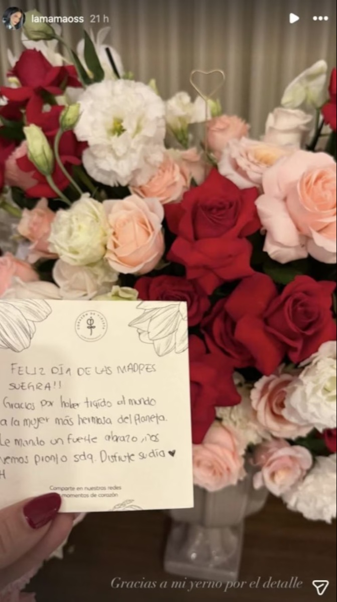 Mireya Osuna presume el regalo enviado por Peso Pluma.