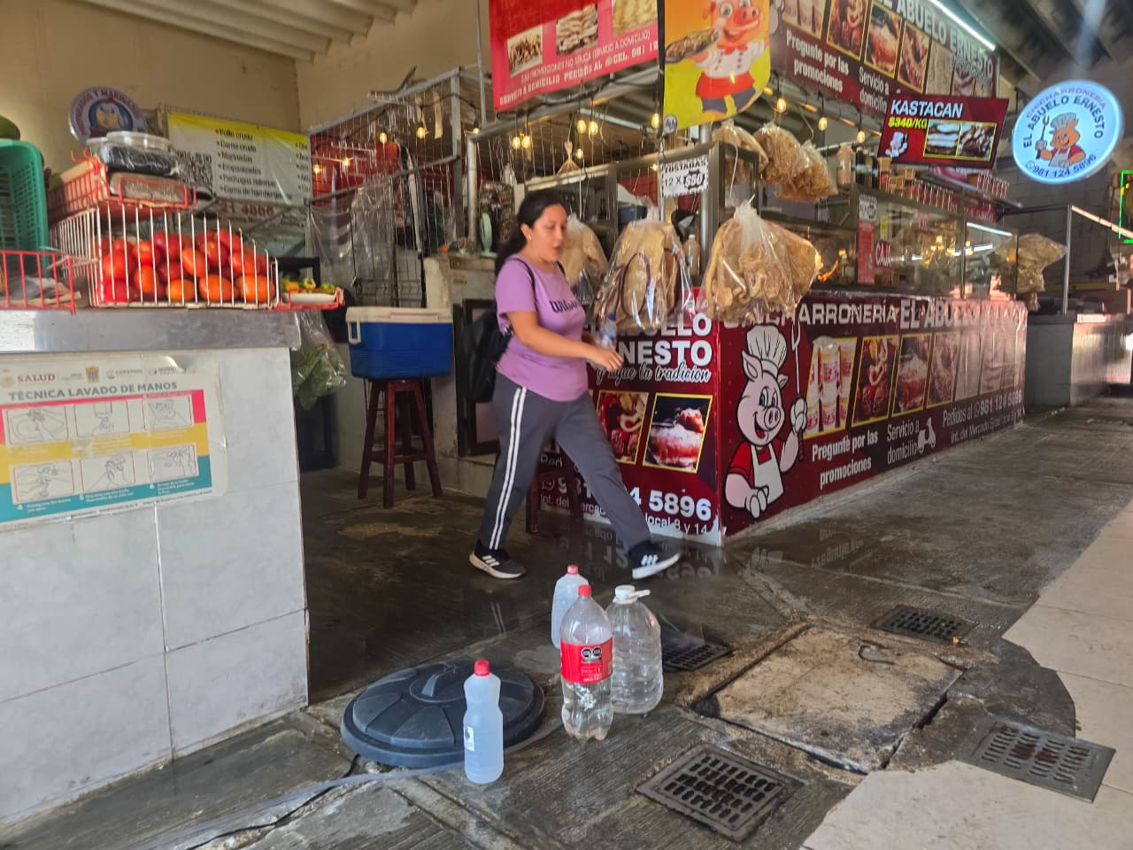 Aguas negras y olores fétidos afectan al Mercado Ejidal de Campeche