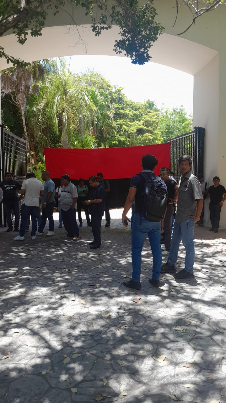 Reclaman adeudos de aguinaldos, vacaciones y prestaciones laborales acumuladas.