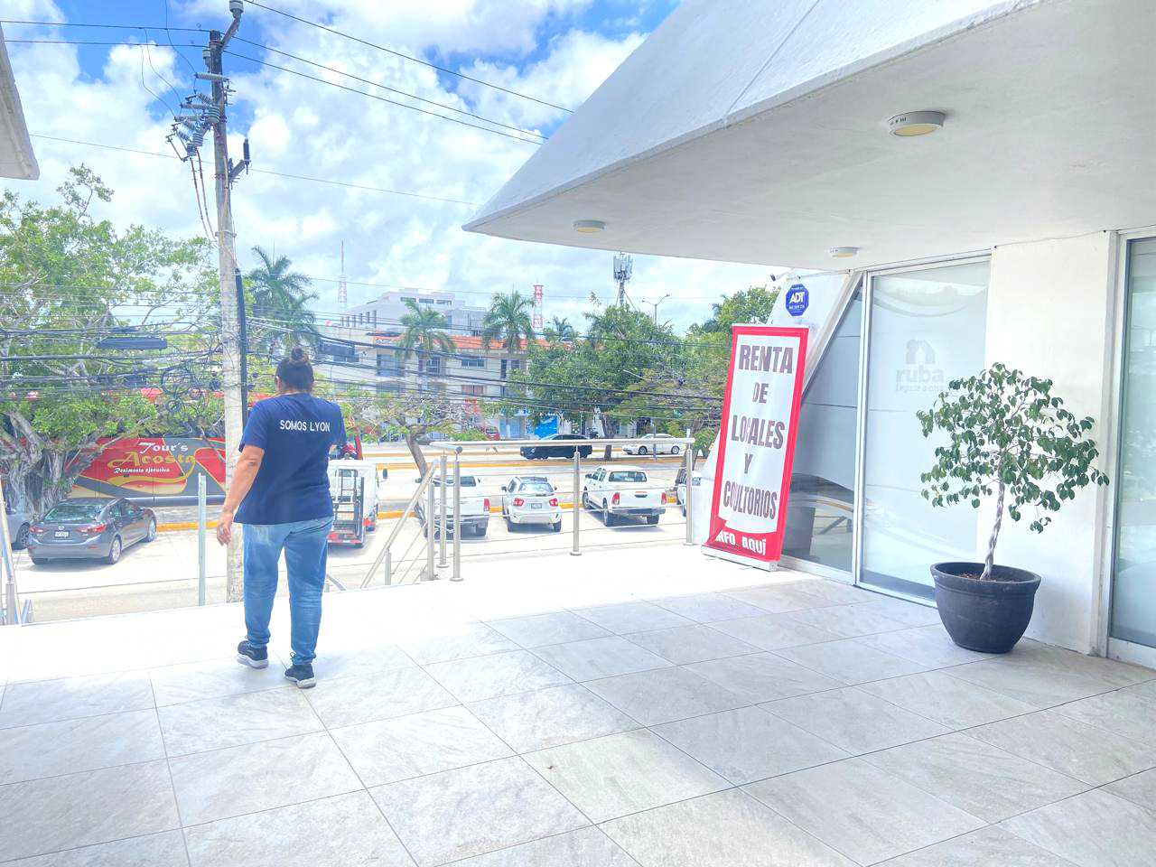 Otro factor que ha afectado al Caribe Mexicano es la inseguridad, ya que visitantes estuvieron pendientes a las alertas de viaje hacia el país, tras la muerte de un líder criminal
