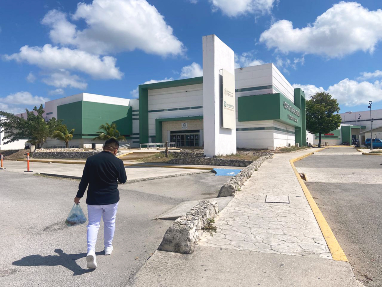 Construyen hospitales en Chetumal y Felipe Carrillo Puerto.