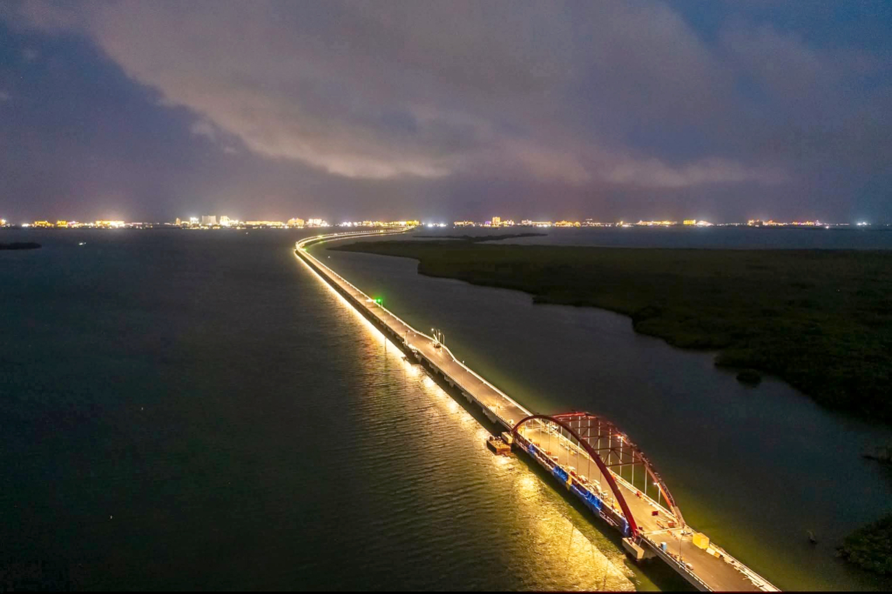 Destaca la inauguración del Puente Nichupté.