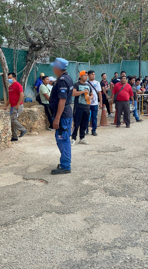 Un guardia de seguridad intentó cerrar el portón de acceso y se lo impidieron los trabajadores