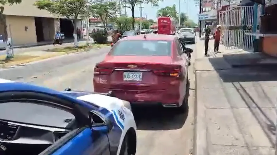 Cruz Roja atiende a lesionados en percance vial