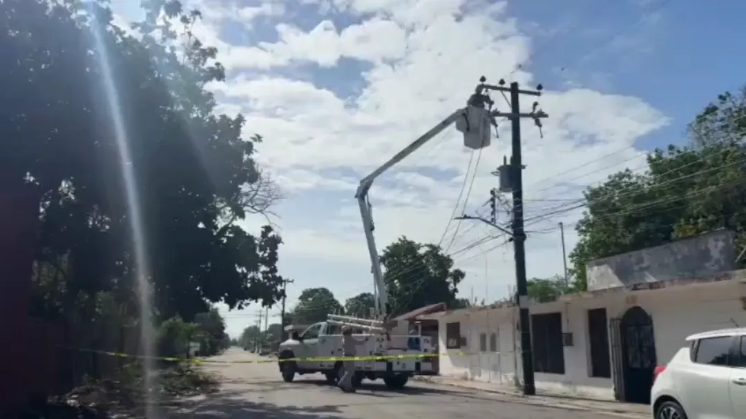 Vecinos alertan por cables chispeando tras tormenta eléctrica