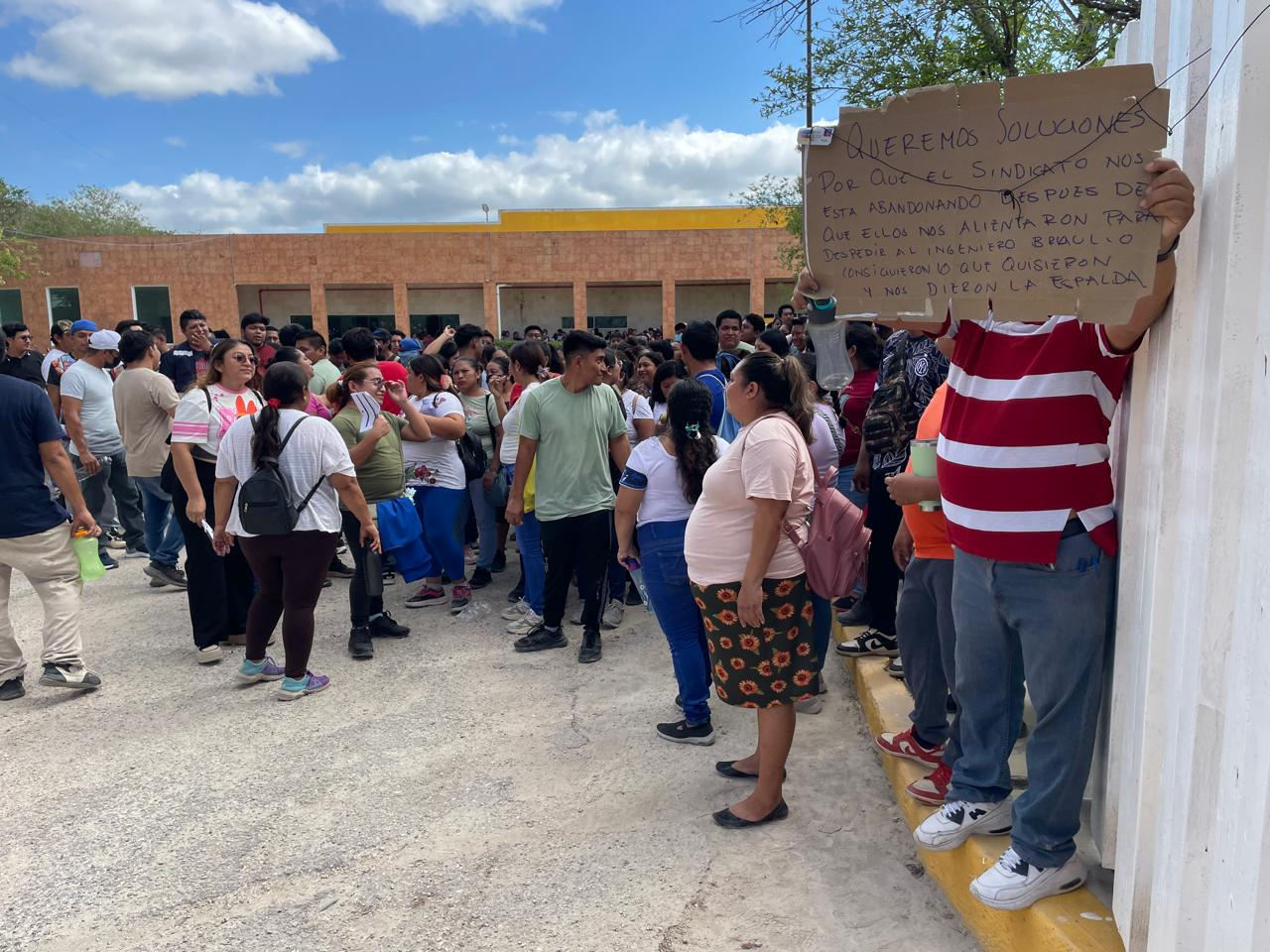 Denuncian abandono del sindicato tras el conflicto laboral.