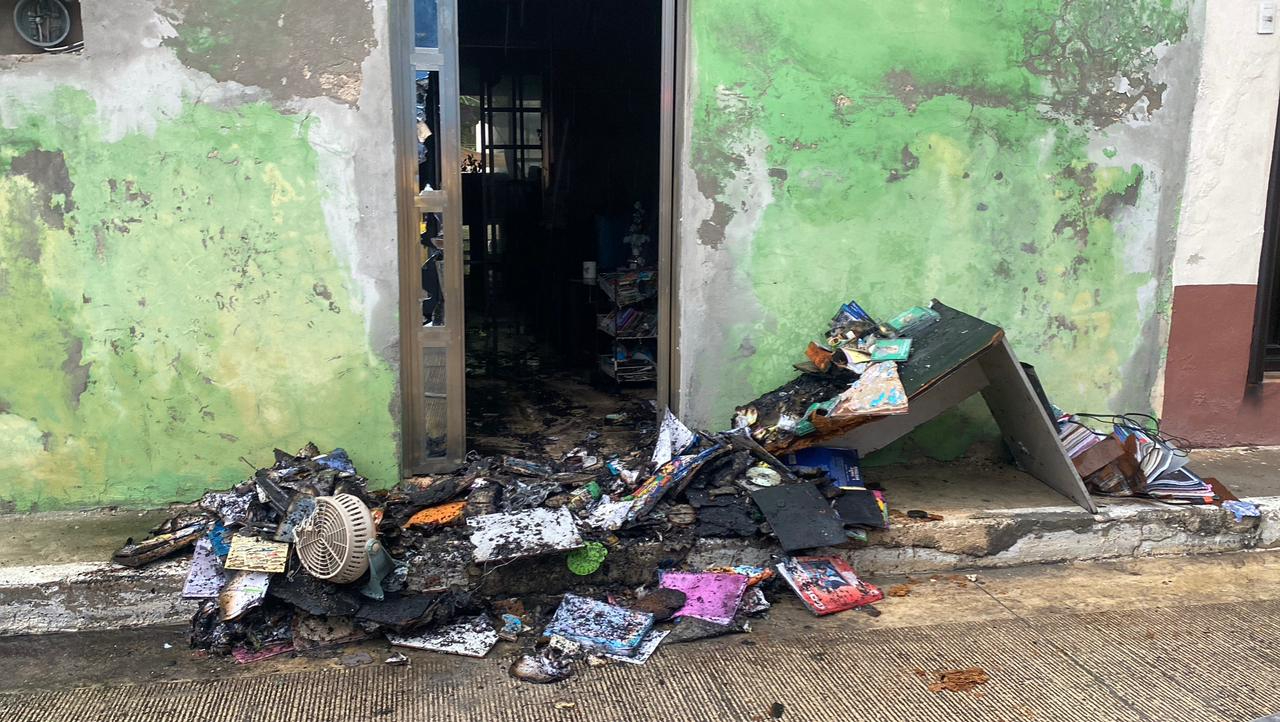 El fuego habría sido provocado por un presunto cortocircuito.