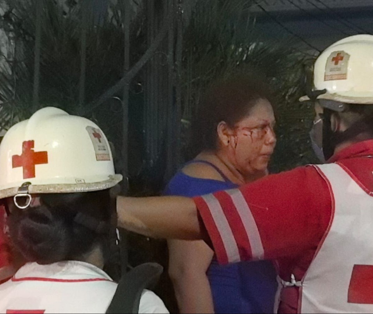 La aparente falta de atención generó molestia en su pareja sentimental.