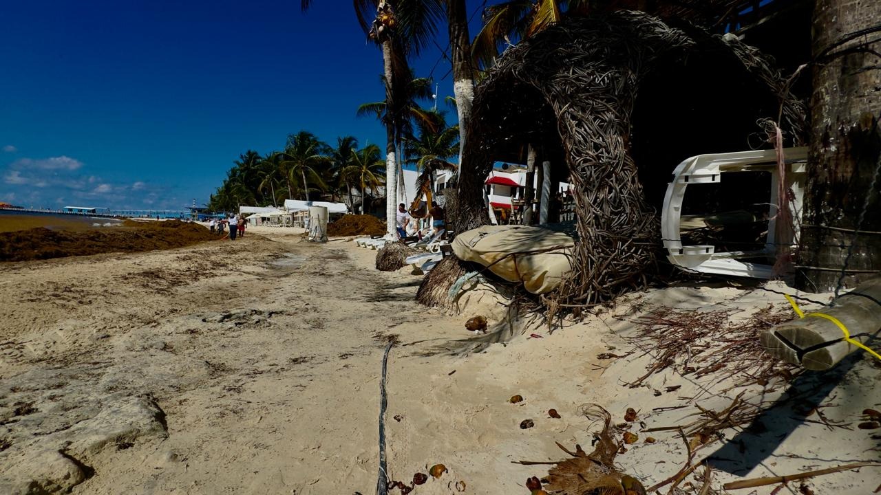 La construcción de hoteles sobre dunas habría contribuido al deterioro de la franja costera, indican especialistas.