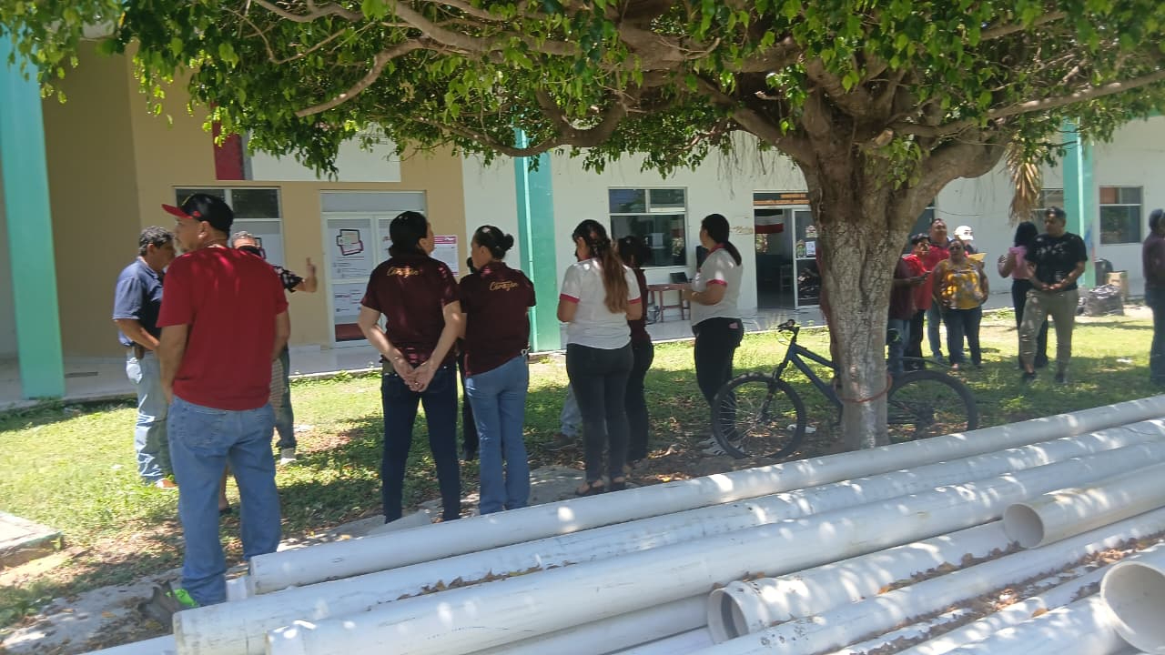 Trabajadores de Escárcega evacuaron edificios tras activarse la alerta sísmica.