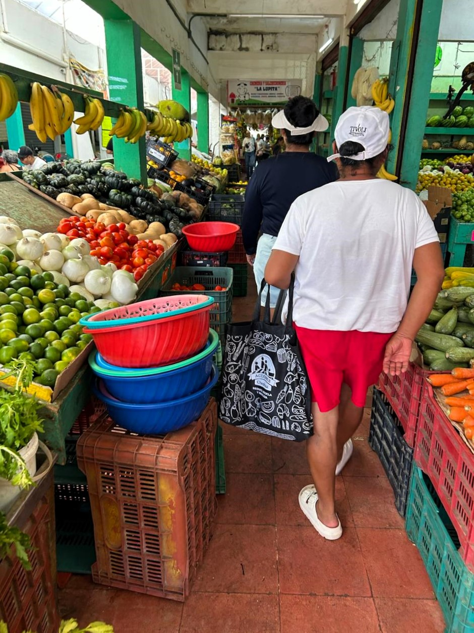 Los consumidores recriminan que aparte de poco y caro llega de muy baja calidad.