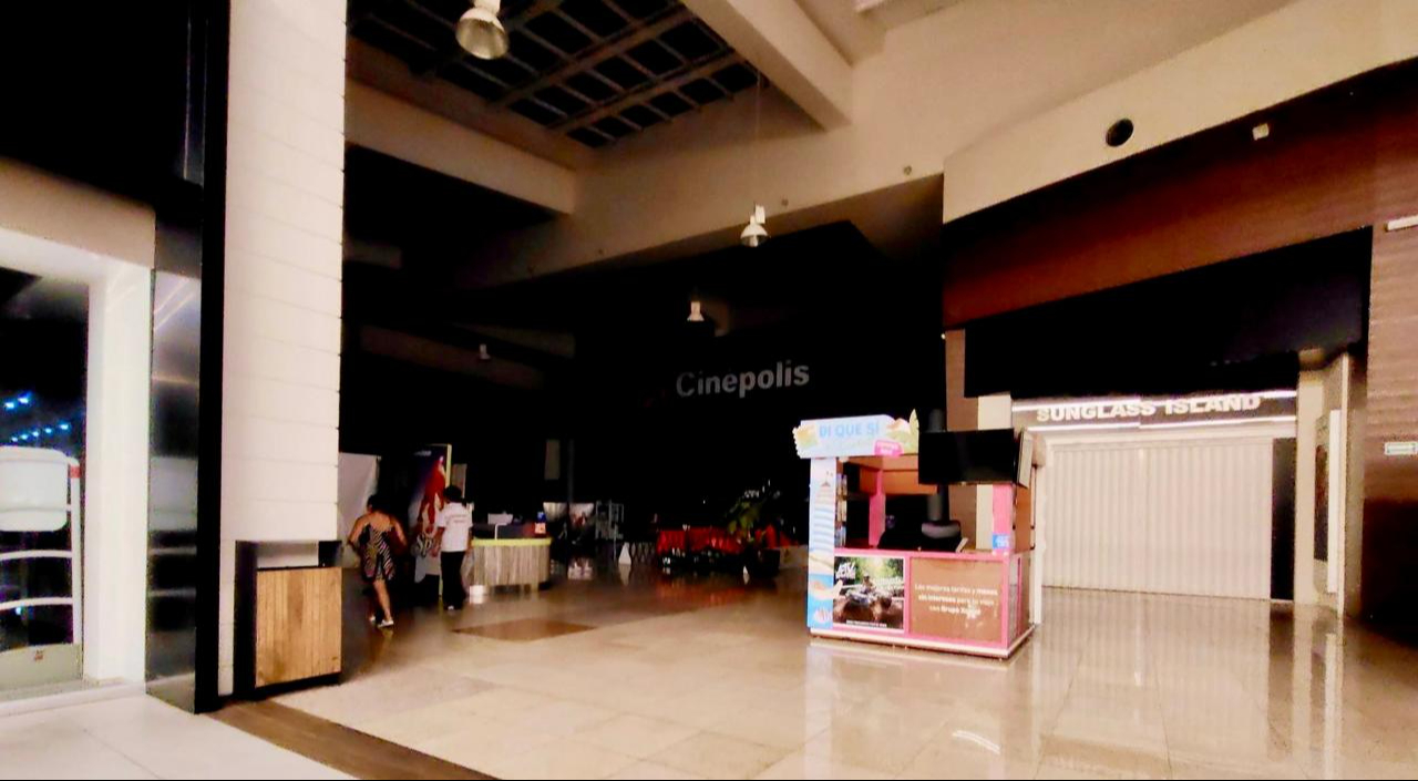 Los apagones ya generan pérdidas millonarias en Plaza Las Américas y afectan a pequeños negocios, restaurantes y hoteles.
