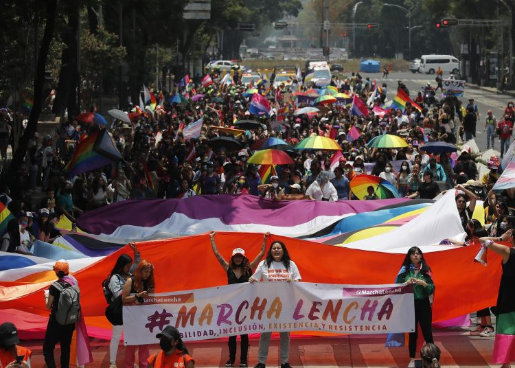 Testimonios revelan violencia y resiliencia de mujeres lesbianas