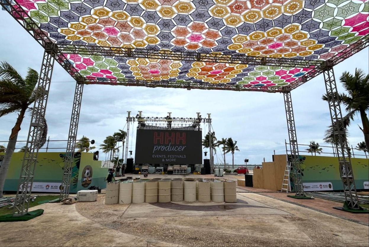 En caso de mal clima,  las transmisiones de los  encuentros se trasladarán  al Teatro de Cancún, de  manera alterna, un recinto con  capacidad para 400 personas