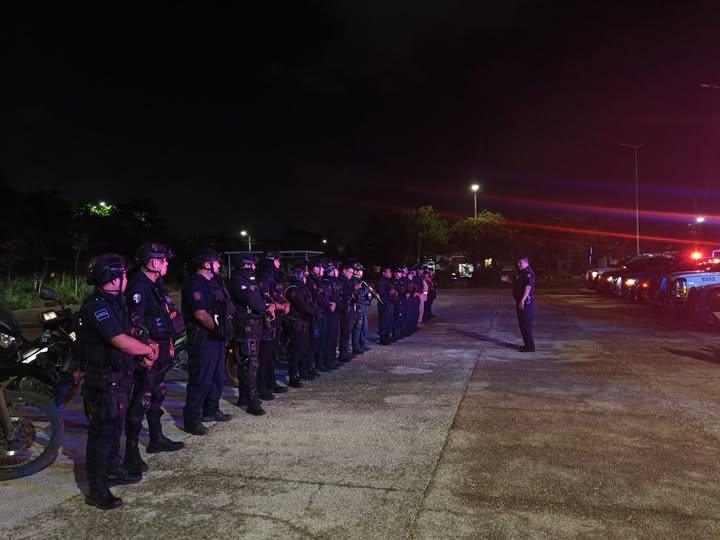 Los oficiales dijeron que tienen que llegar en punto de las 6:00 horas al pase de lista