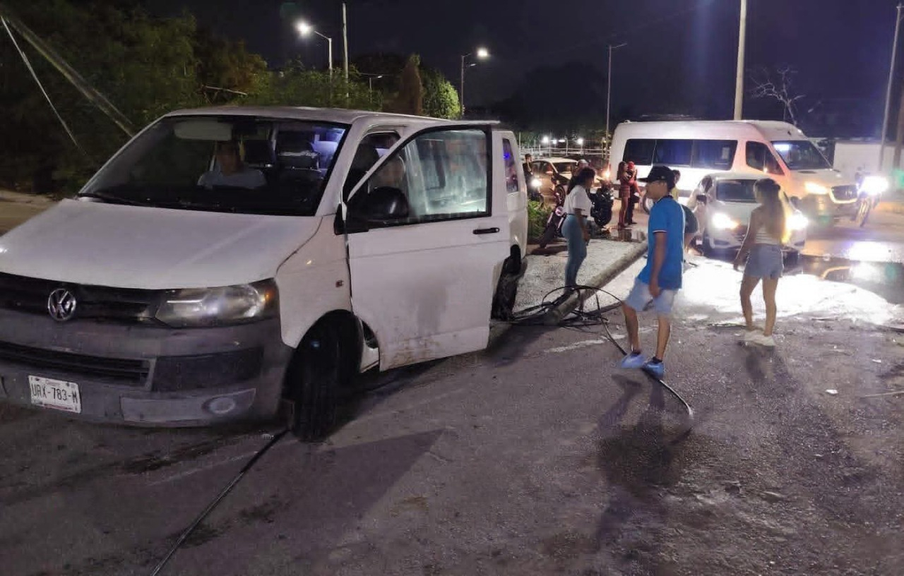 Pese a la magnitud de este accidente en  la Supermanzana 233 el trabajador del  volante no resultó con lesiones