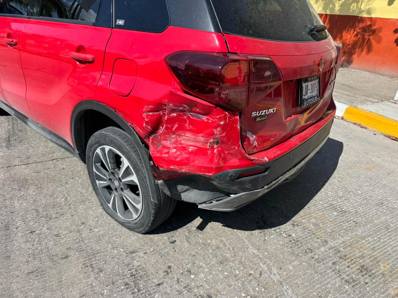 La conductora de la camioneta presuntamente se incorporó sin percatarse de otro vehículo.