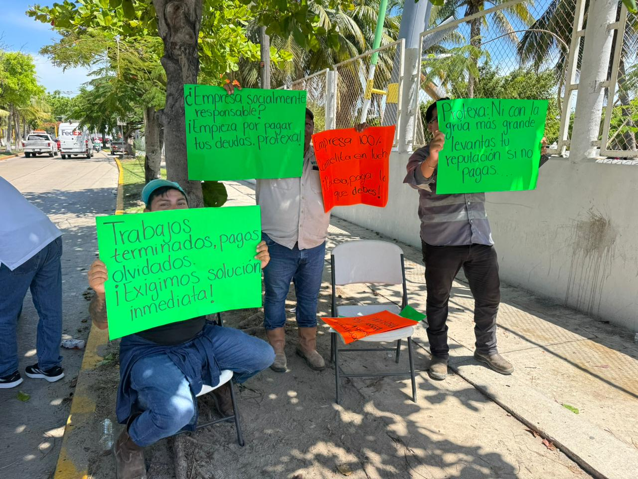 La protesta fue encabezada por integrantes de Autotransportes D’ Reyes.